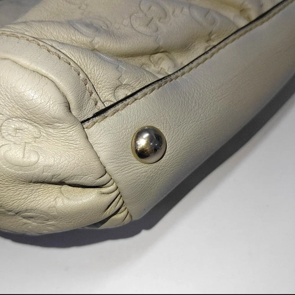 Gucci GG Signature Abbey Tote - Picture 11 of 16